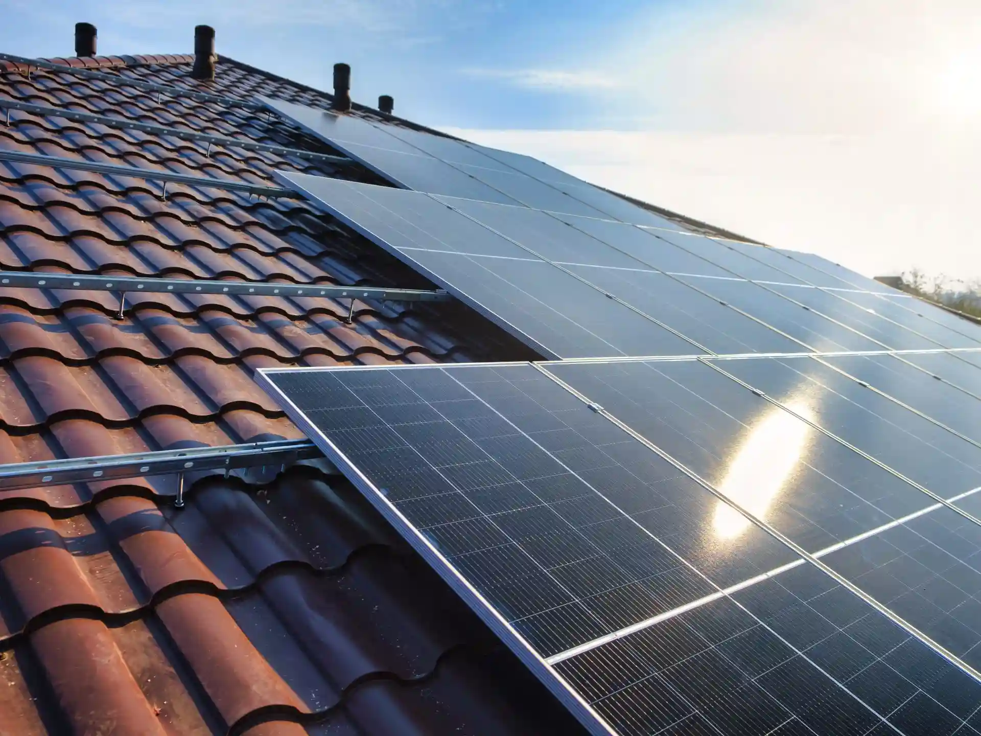 Do solar panels give off radiation​